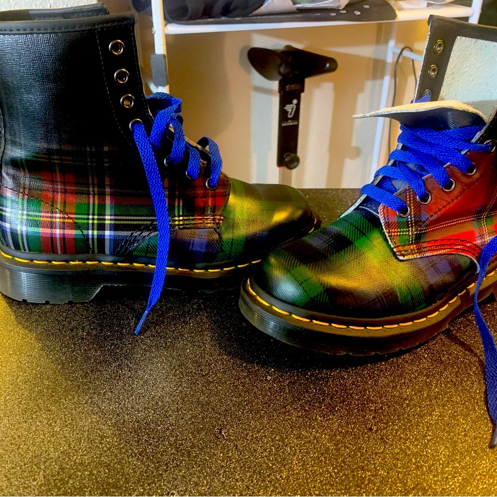 Dr Martens ladies size 6. Worn once